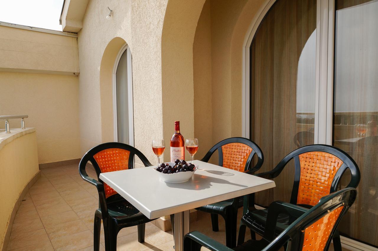 Apart Hotel Forte Roses Montenegro Ko Buljarica Petrovac Bagian luar foto